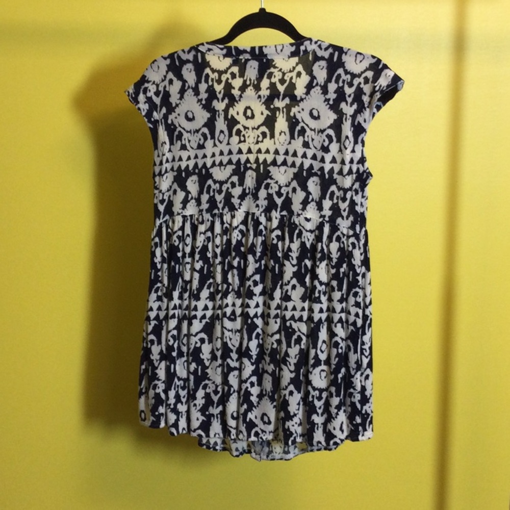 XS Anthro/Victoria Virginia navy Aztec top - Picture 2 of 15
